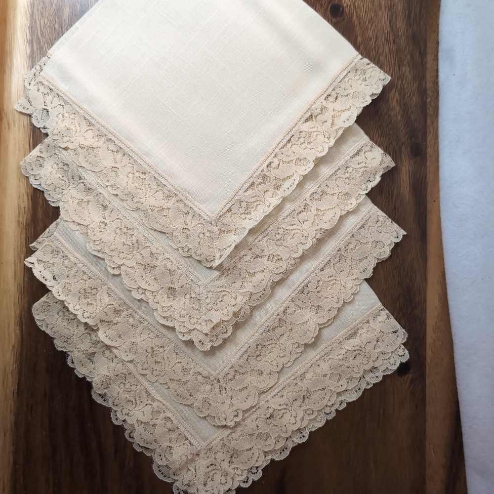 Vintage Off White Linen Lace Trim Napkins Handkerchiefs Set of 4 Cream 16in